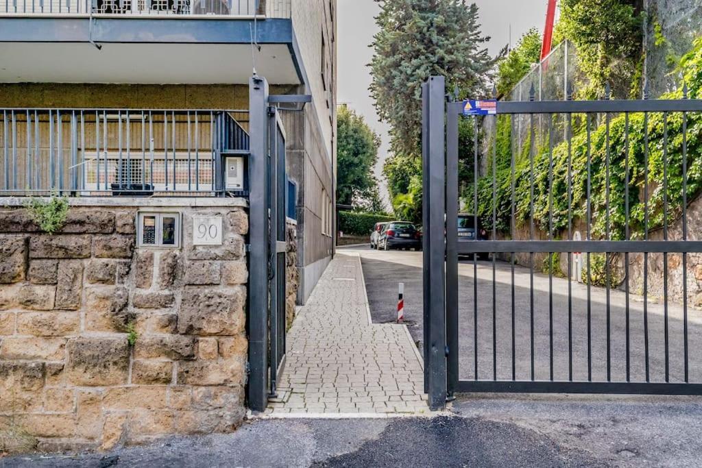 Luxury Apartment Front Of Cavalieri Hilton Hotel Rom Exteriör bild